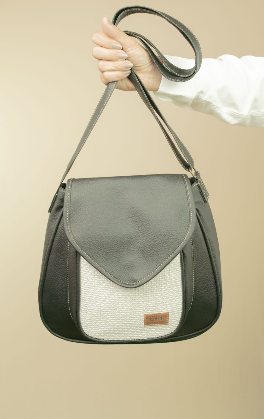 BOLSA VEGANA - SAPOTI - PRETA E BRANCA