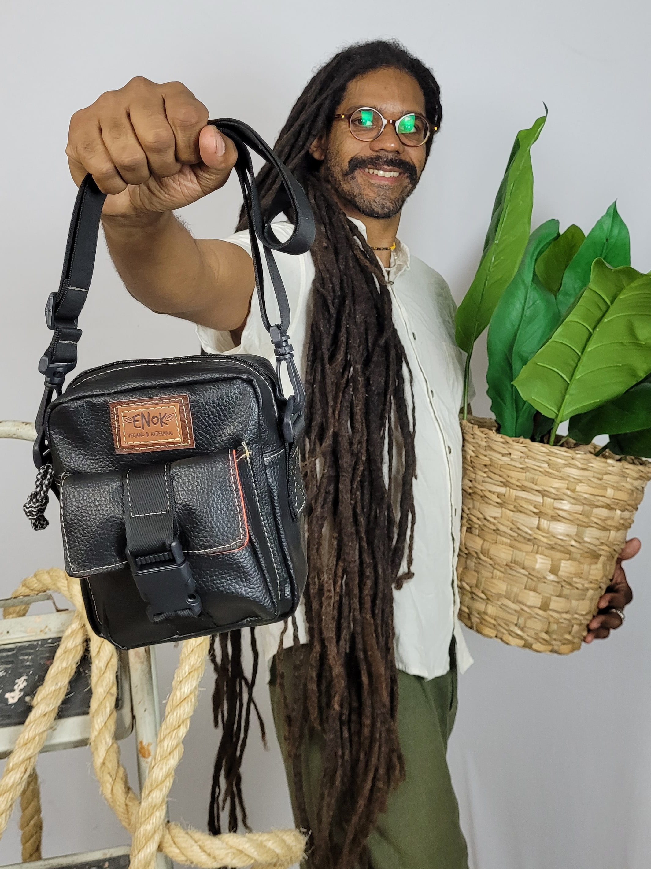 BOLSA VEGANA - ELZA - PRETA - Enok - Vegano & Artesanal