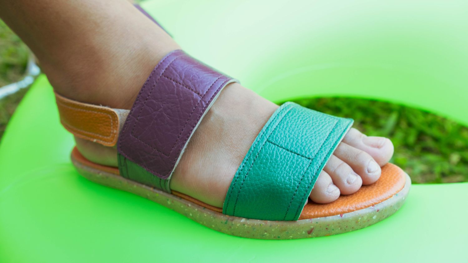 SANDALIA VEGANA - FRIDA - BEIJA FLOR