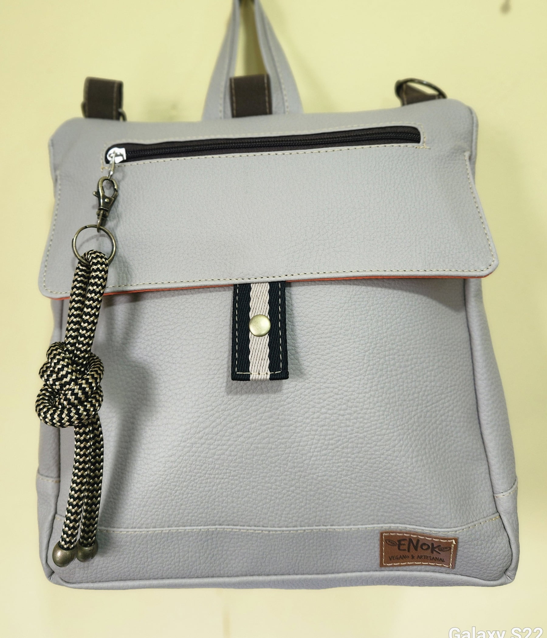 BOLSA/MOCHILA VEGANA - TIM - NEVOEIRO