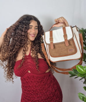 BOLSA/MOCHILA VEGANA - AMORA - COPO DE LEITE