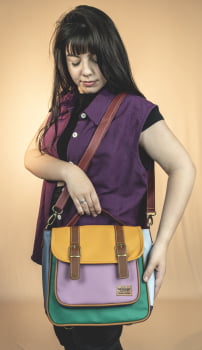 BOLSA/MOCHILA VEGANA - AMORA- LÁPIS DE COR