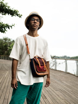 BOLSA/MOCHILA VEGANA - AMORA -TAMARINDO