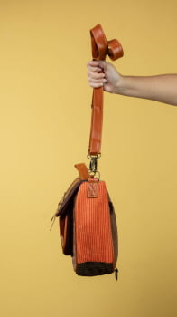 BOLSA/MOCHILA VEGANA - AMORA -TAMARINDO