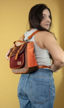 BOLSA/MOCHILA VEGANA - AMORA -TAMARINDO