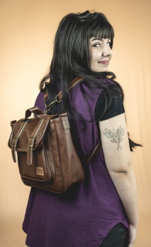 BOLSA/MOCHILA VEGANA - AMORA - MARROM