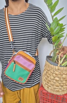 BOLSA/MOCHILA VEGANA - FUNKY - LÁPIS DE COR