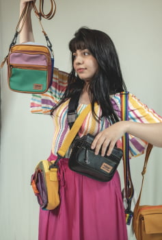 BOLSA/MOCHILA VEGANA - FUNKY - LÁPIS DE COR