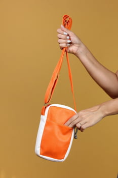 BOLSA VEGANA - SABIÁ - BRANCA  C/ LARANJA NEON