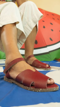SANDÁLIA VEGANA - MADALENA - VERMELHO CARMIM
