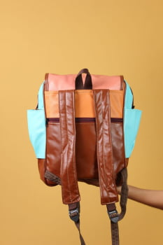 MOCHILA VEGANA - FRÉSIA - ALGODÃO DOCE
