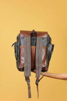MOCHILA VEGANA - FRÉSIA - CINZA ESTONADA