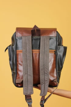 MOCHILA VEGANA - FRÉSIA - CINZA ESTONADA