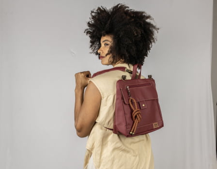 BOLSA/MOCHILA VEGANA - TIM - CARMIM
