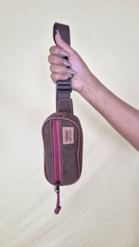 POCHETE VEGANA -FREVO CAMURÇA MARROM