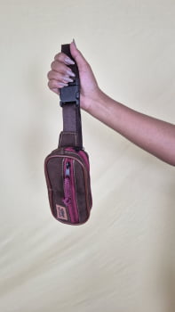 POCHETE VEGANA -FREVO CAMURÇA MARROM